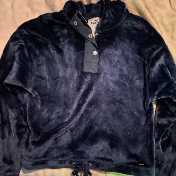 Hollister fuzzy sweatshirt - Picture 2 of 2